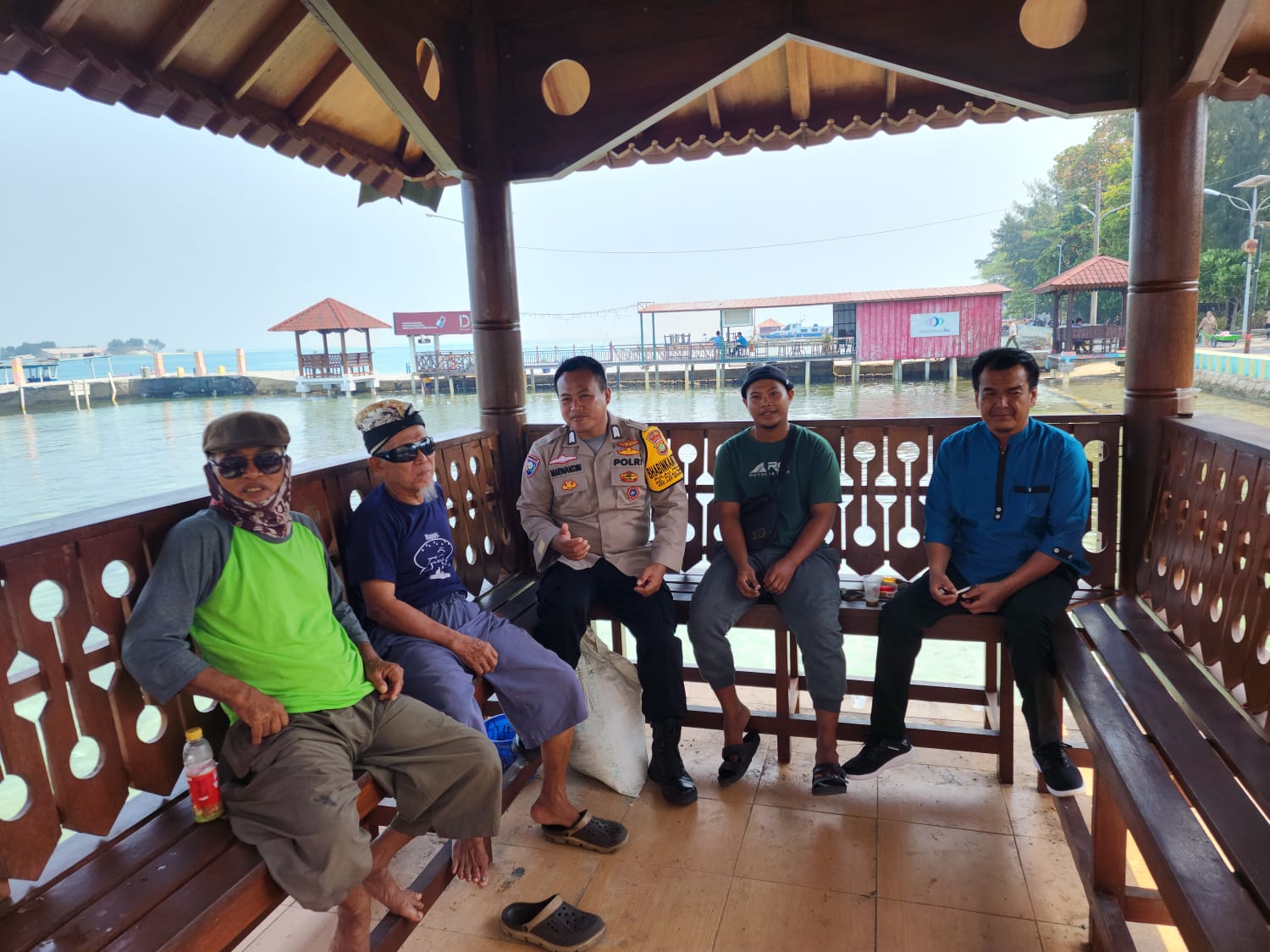 Bhabinkamtibmas Pulau Pramuka Terus Jalin Silaturahmi dengan Tokoh Masyarakat untuk Peningkatan Kamtibmas