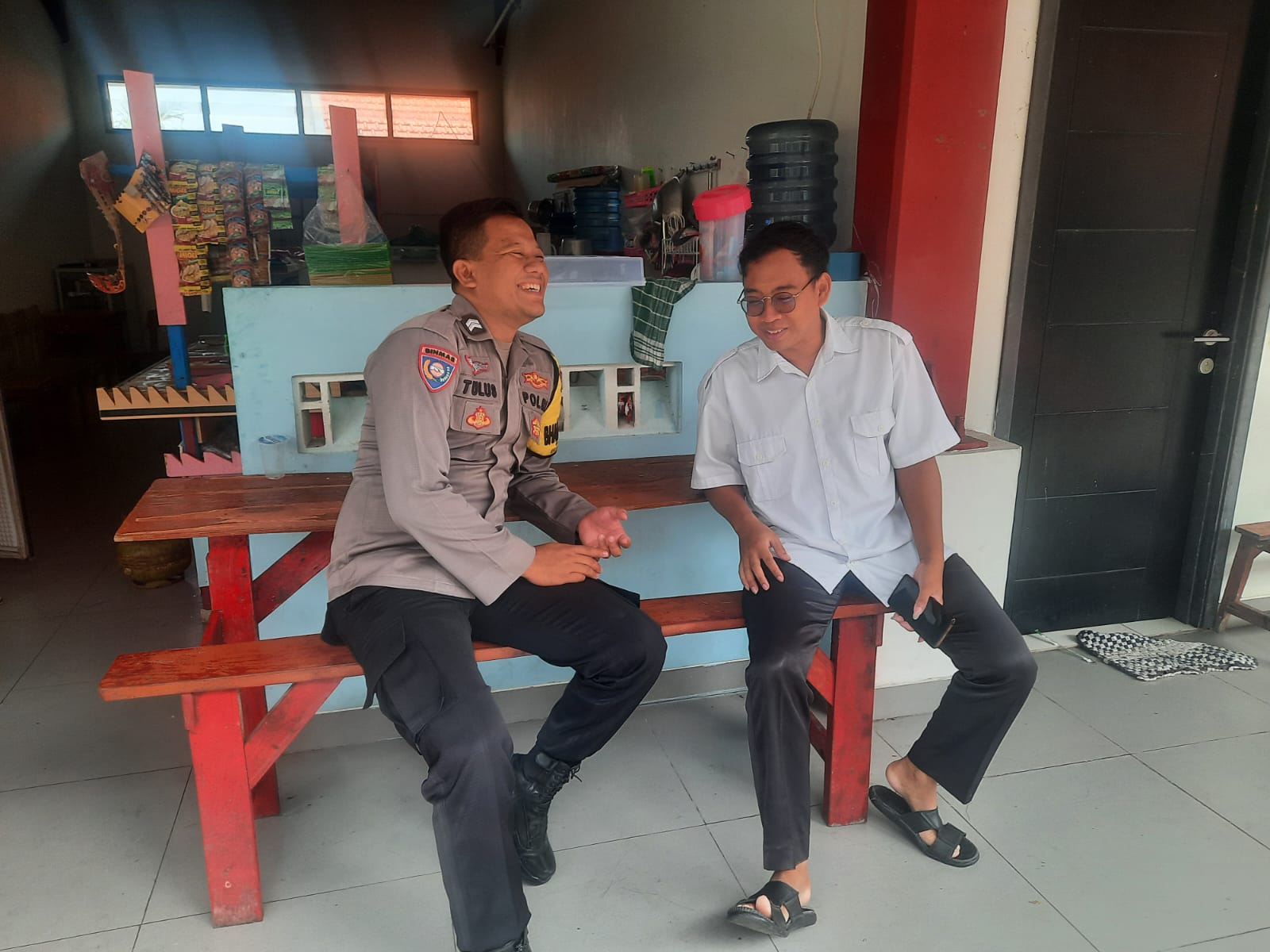 Bhabinkamtibmas Pulau Lancang Sambangi Warga, Ajak Bersama-sama Menjaga Wilayah dari Gangguan Kamtibmas