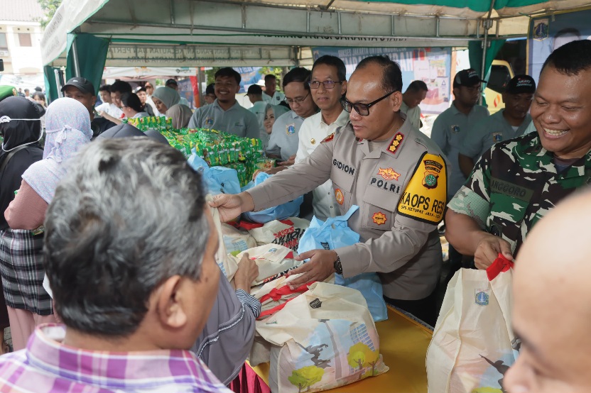 Kapolres Metro Jakut Kawal Bazar Sembako Murah di Papanggo
