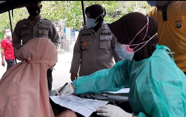 Sasar Slum Area, Gerai Vaksin Presisi Polres Kep Seribu Suntik 51 Warga Pulau Panggang
