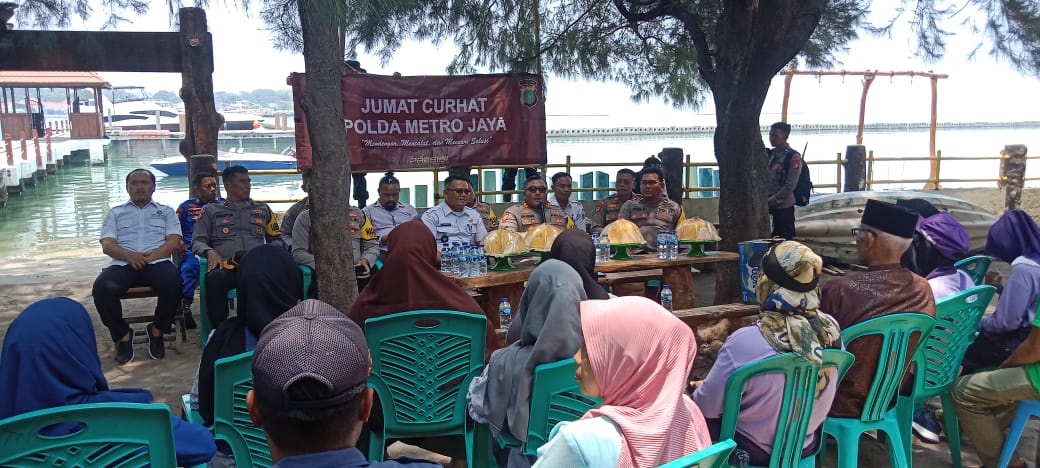Kapolres Kepulauan Seribu AKBP Ajie Lukman Hidayat Gelar Jumat Curhat di Pulau Lancang, Tegaskan Larangan Judi Online dan Ajak Warga Jaga Kamtibmas