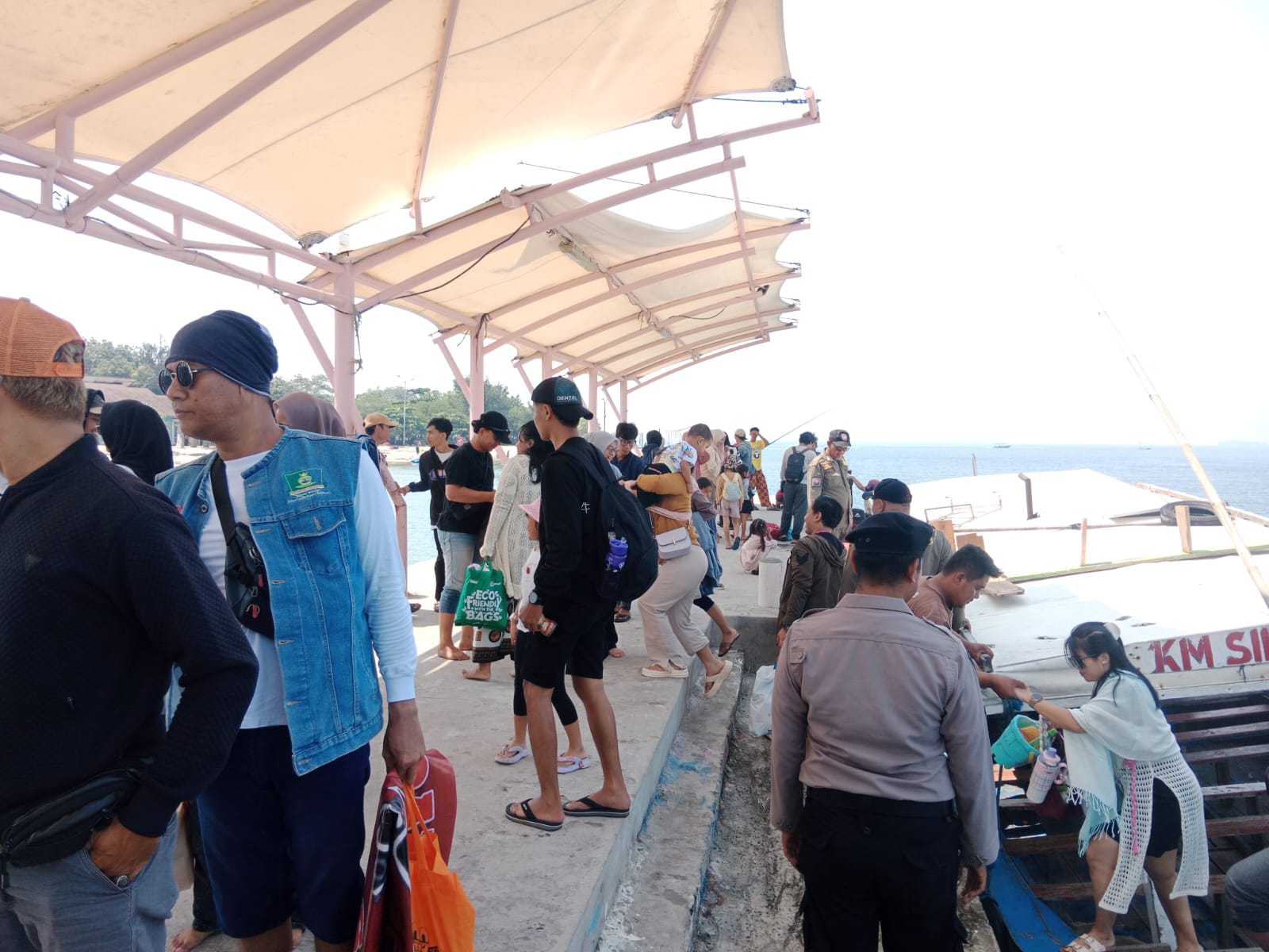 Polisi Baik Jaga Dermaga Pulau, Polsek Kepulauan Seribu Selatan Hadirkan Rasa Aman dan Humanis