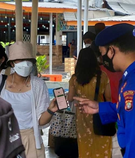 142 Penumpang Kapal ke Pulau Seribu Scan PeduliLindungi di Dernaga Marina Ancol