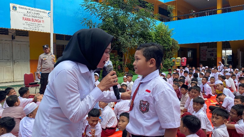 Senin Pintar, Kanit PPA Polrestro Jaktim Sosialisasikan Bahaya Perundungan/Bullying Pada Pelajar