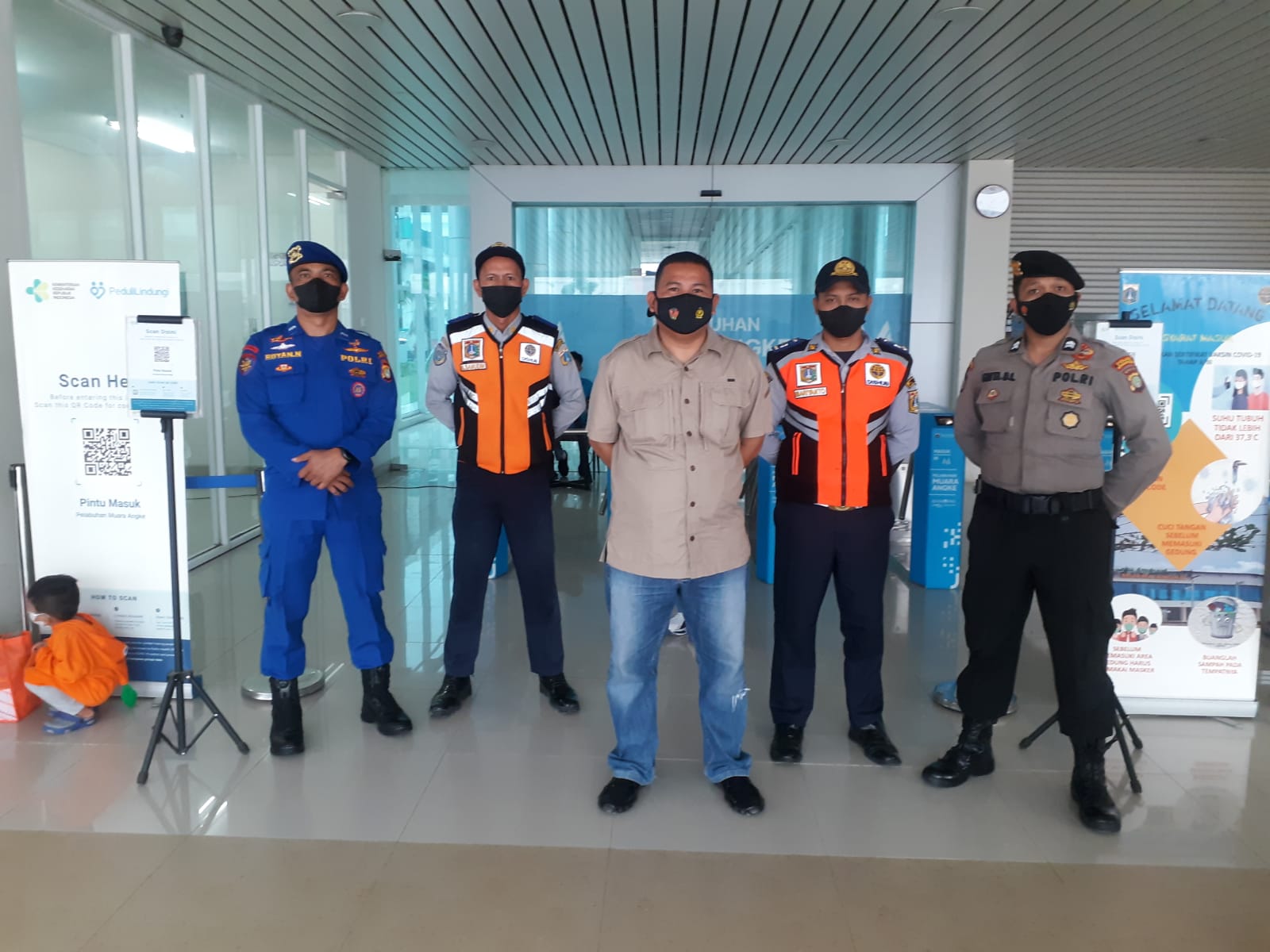 Siaga Di Dermaga, Polres Kep. Seribu Berikan Pelayanan Warga dan Wisatawan