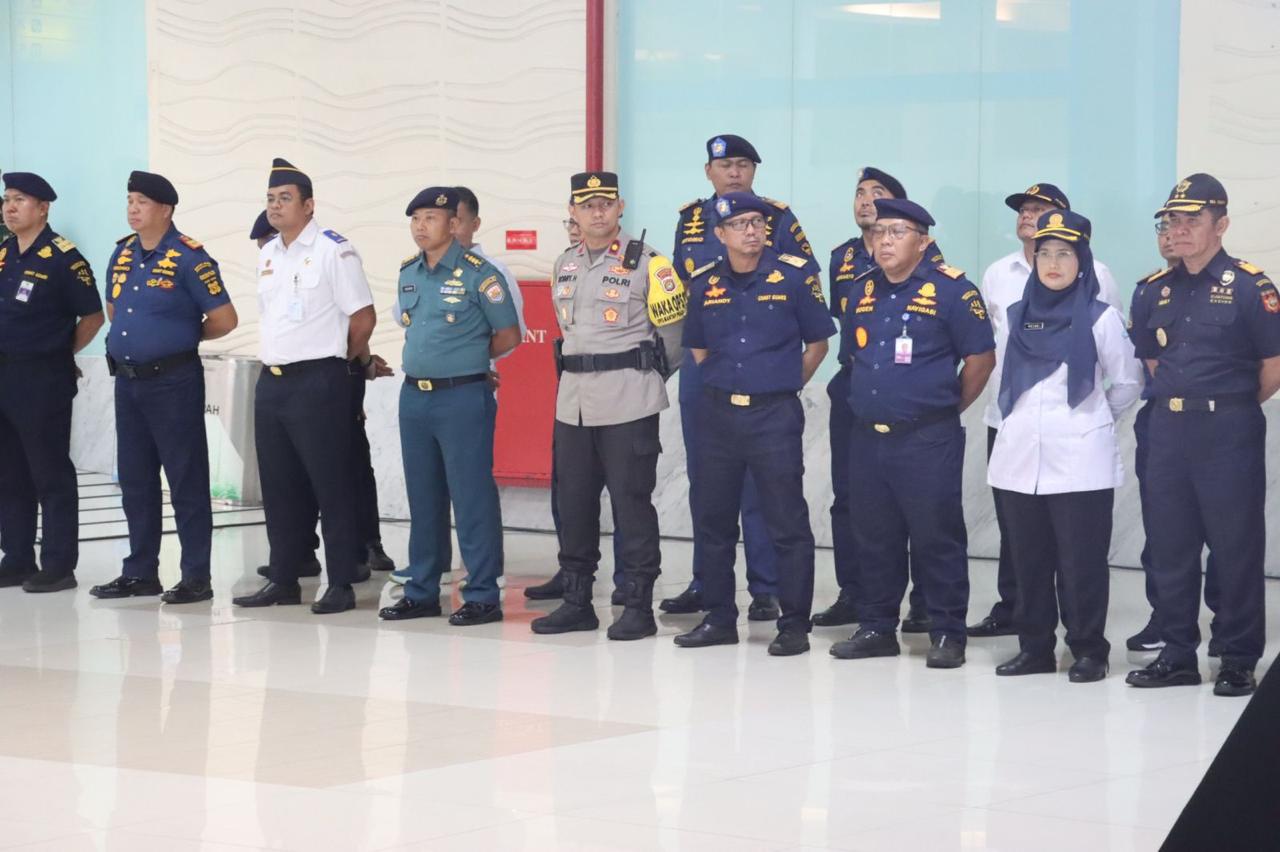 Kapolres Hadiri Apel Siaga Posko Terpadu Angkutan Natal dan Tahun Baru 2025  