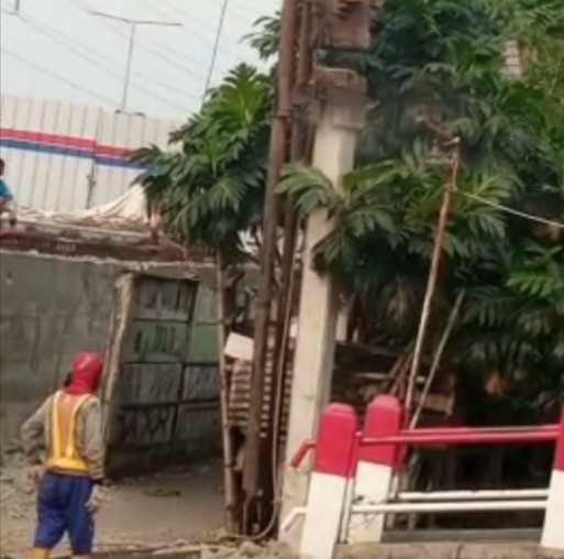 15 Rumah Retak Imbas Proyek Jalan Tol, Warga Warakas Ancam Demo CNMP