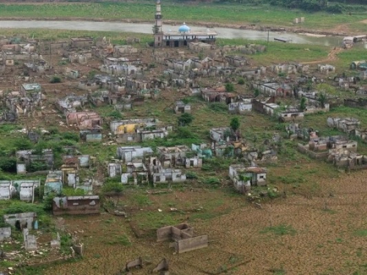Kekeringan Ekstrem Membuat Permukiman di Bendungan Karian Muncul Lagi