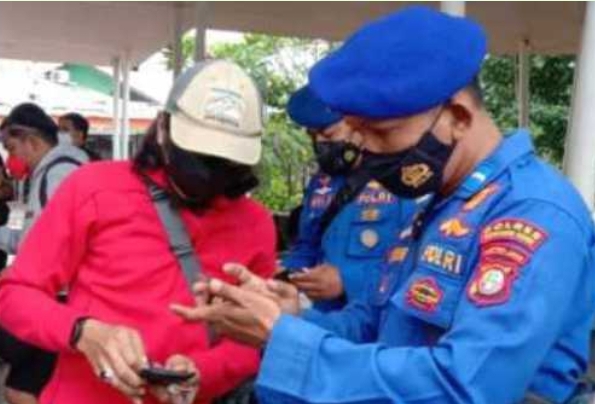 Ke Pulau Seribu, 90 Penumpang Kapal Diwajibkan Scan PeduliLindungi dan Taat ProKes di Pelabuhan Kaliadem