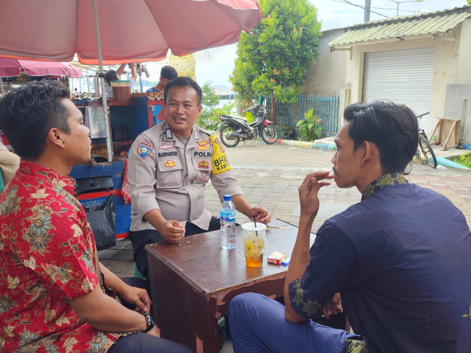 Pak Bhabin Pulau Pramuka Jalin Sinergi Kuat Dengan Masyarakat Melalui Sambang