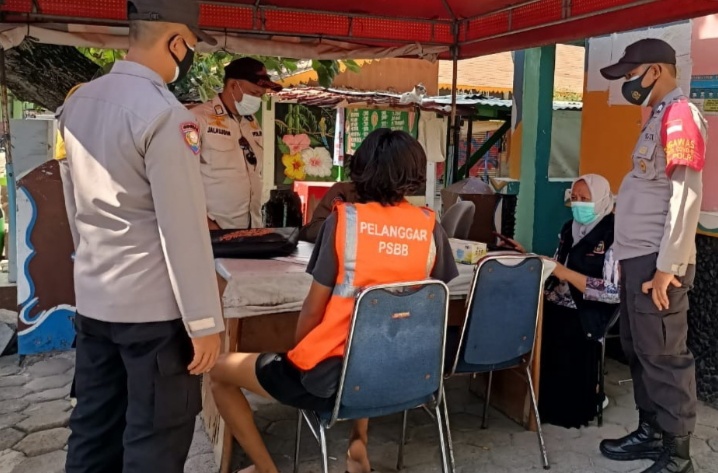 Kedapatan Tidak Pakai Masker, 12 Warga Terjaring Ops Yustisi Gabungan Polsek Kep Seribu Selatan