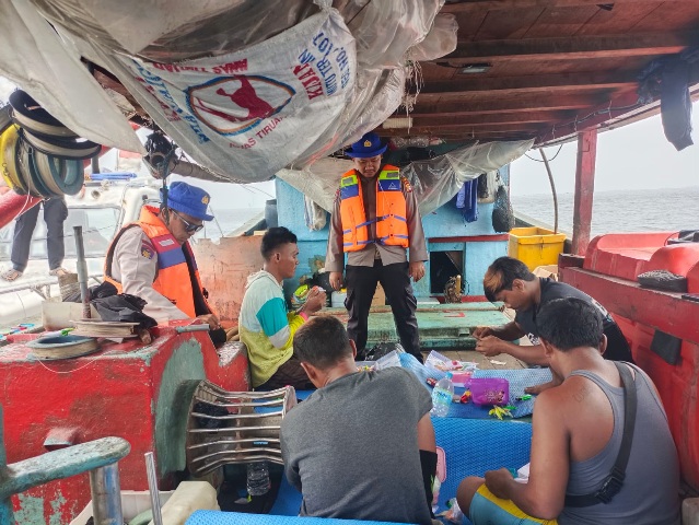 Patroli Laut Satpolairud Polres Kepulauan Seribu Ajak Nelayan Waspada Cuaca Buruk