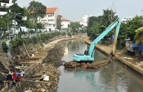 Hadapi Musim Hujan, Normalisasi 13 Sungai Jakarta Dikebut