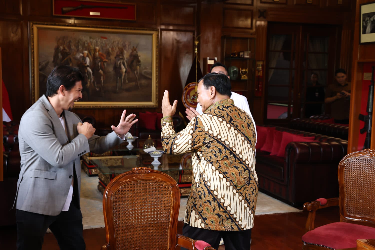 Momen Prabowo Adu Silat Bareng Iko Uwais