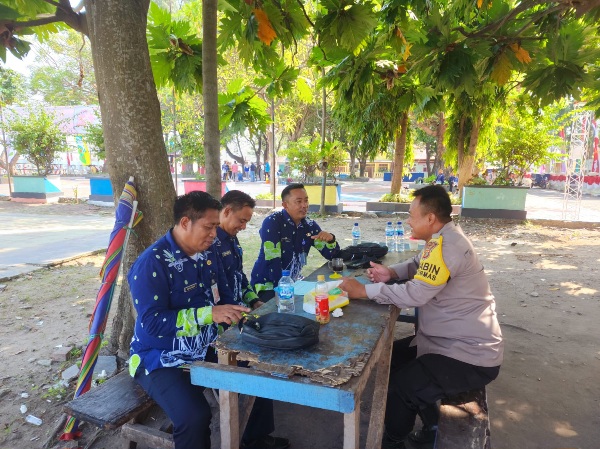 Bhabinkamtibmas Bripka Marwansyah Terjalin Silaturahmi dengan Warga Pulau Pramuka, Menciptakan Kamtibmas Kondusif