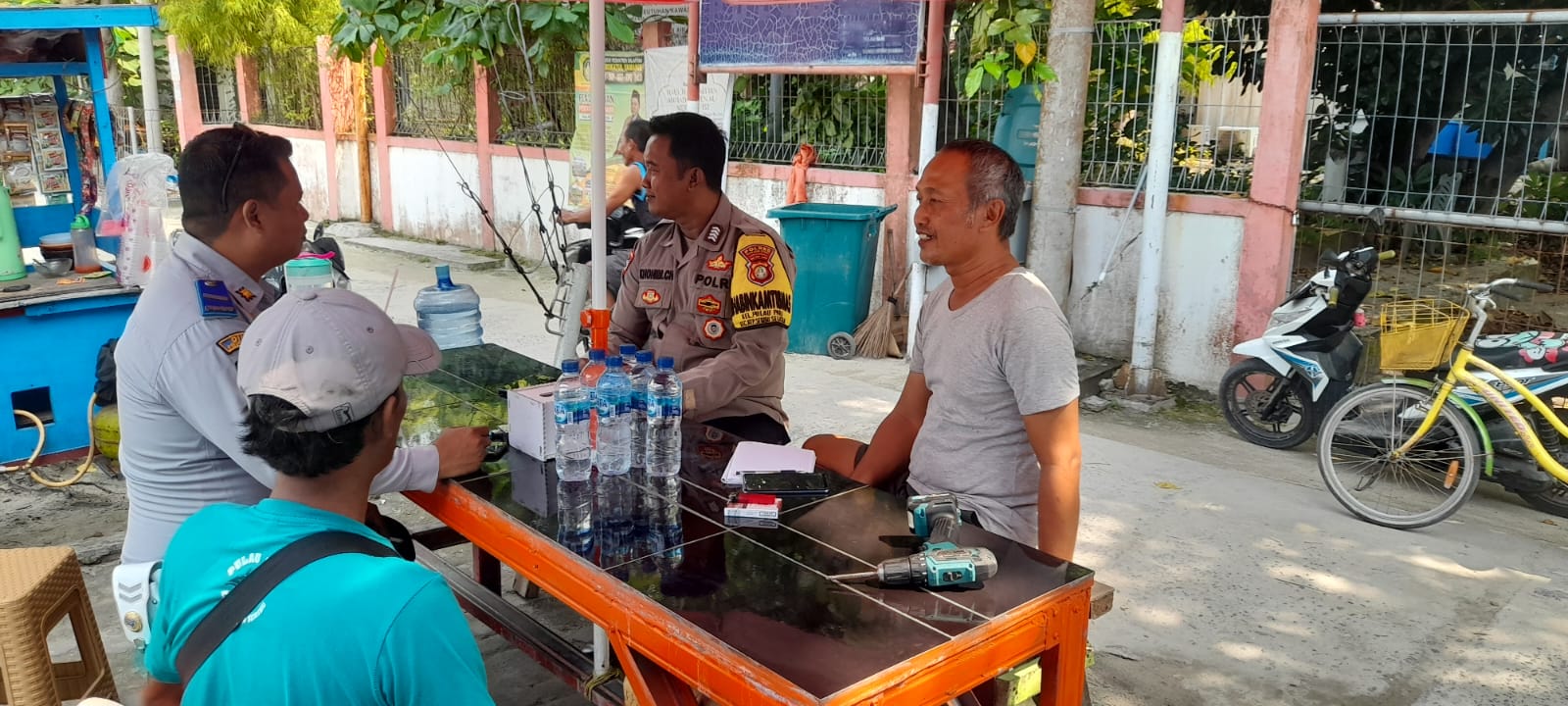 Bhabinkamtibmas Pulau Pari Himbau Warga Jaga Persatuan Pasca Pemilu 2024