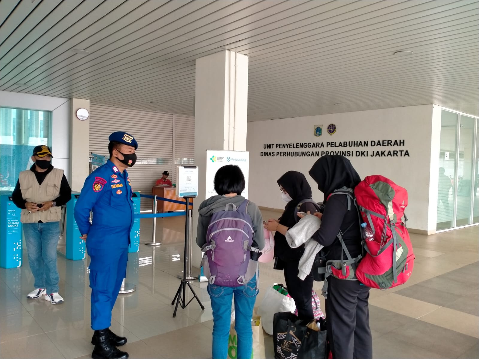 Pengamanan Dermaga Kali Adem Rutin Dilaksanakan oleh Polres Kep. Seribu Cipatakan Situasi Aman