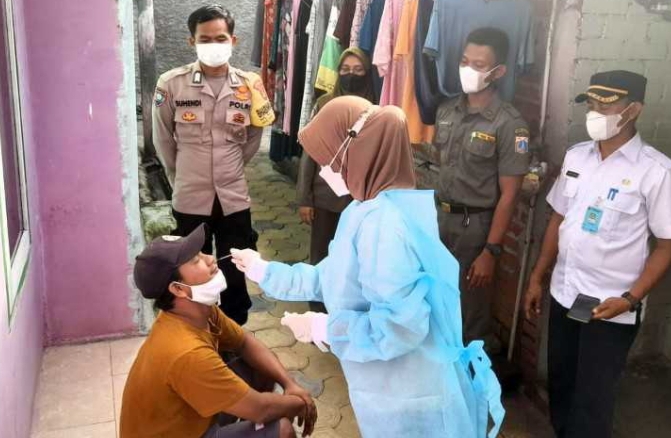 Cegah Penularan COVID19, Polsek Kep Seribu Utara Terus Gencar Gelar Testing Swab Antigen Door to Door