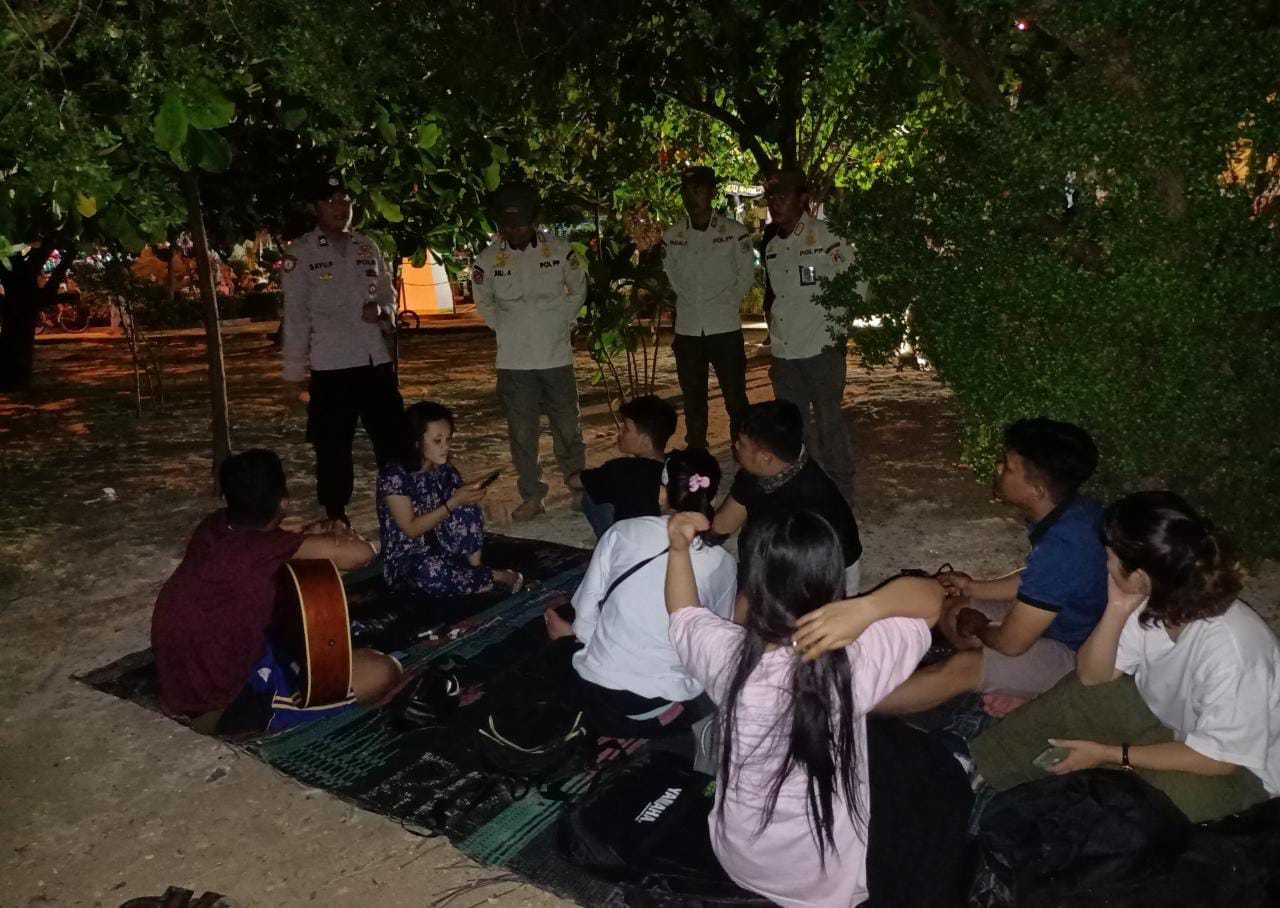 Polsek Kepulauan Seribu Selatan Gelar Patroli Dialogis untuk Ciptakan Keamanan dan Himbauan terhadap Kenakalan Remaja