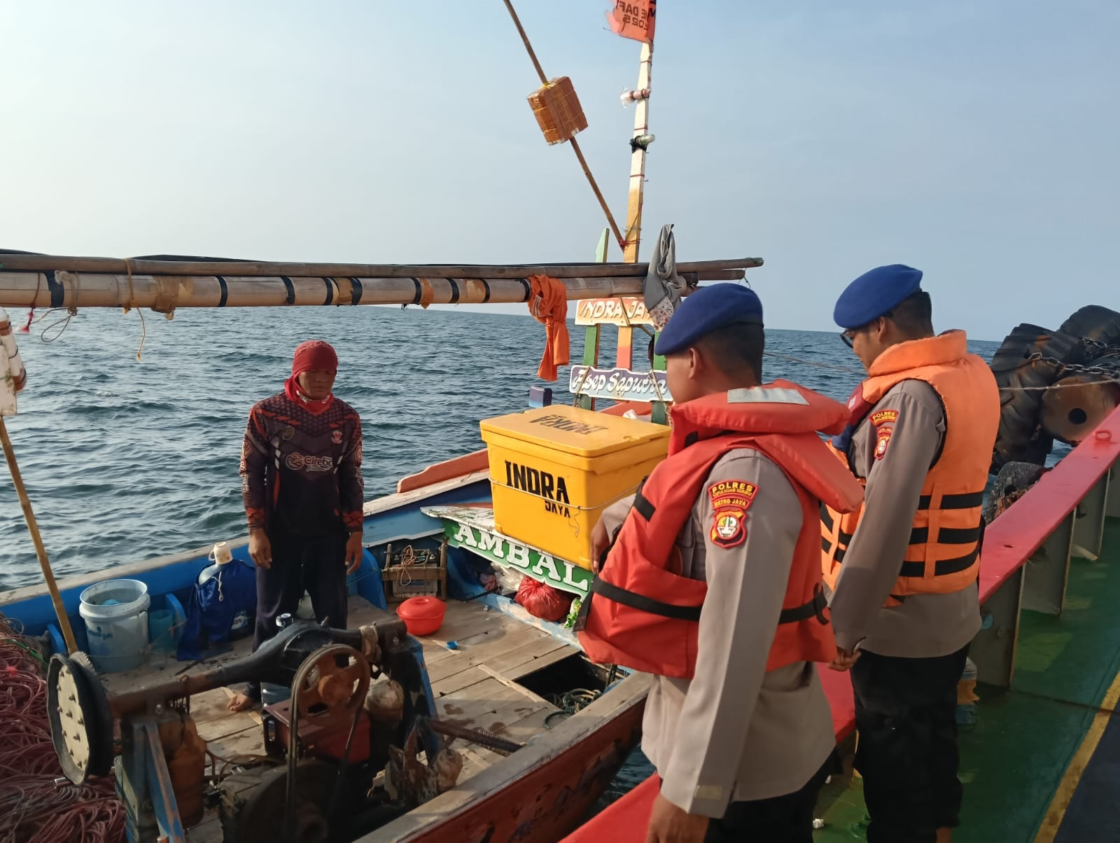 Satpolairud Polres Kepulauan Seribu Patroli Laut, Antisipasi Kejahatan dan Berikan Himbauan Keselamatan kepada Nelayan