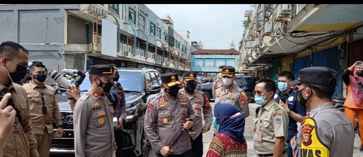 Warga Ikuti Gerai Vaksin Merdeka Polsek Pademangan, Diapresiasi Kapolda Metro Jaya