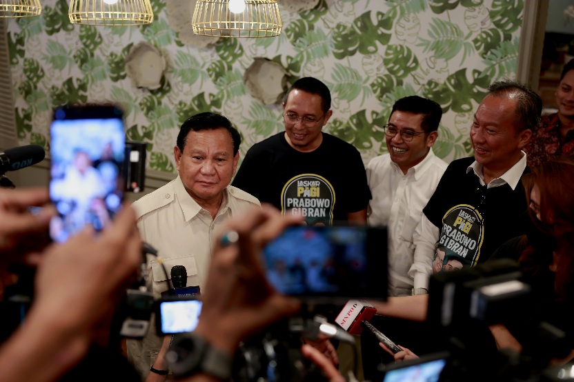 Survei LSJ Head to Head: Prabowo-Gibran Unggul Selisih 12,7% vs Ganjar-Mahfud