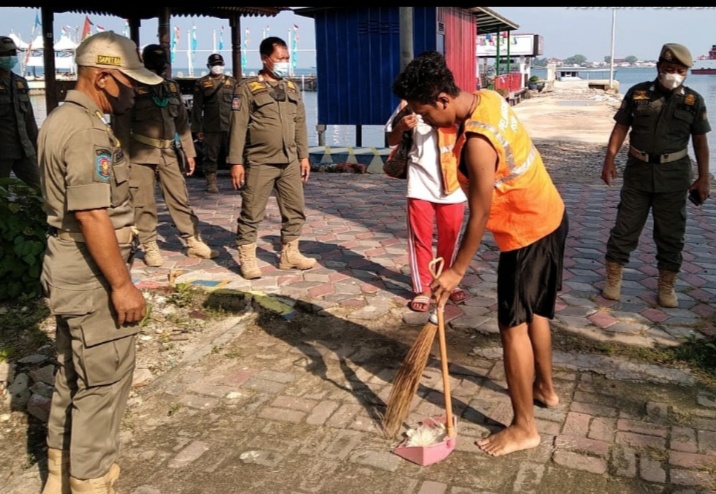 Tegakkan Disiplin ProKes, 4 Pelanggar di Sanksi Oleh Tim Gabungan Ops Yustisi Polsek Kep Seribu Utara