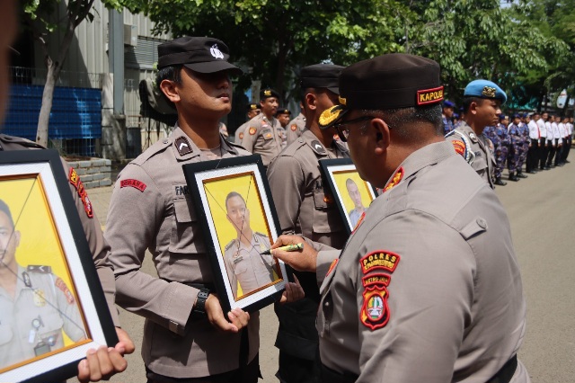 Kapolres Kepulauan Seribu Pimpin Upacara PTDH 7 Personel di Mako Perwakilan Marina Ancol