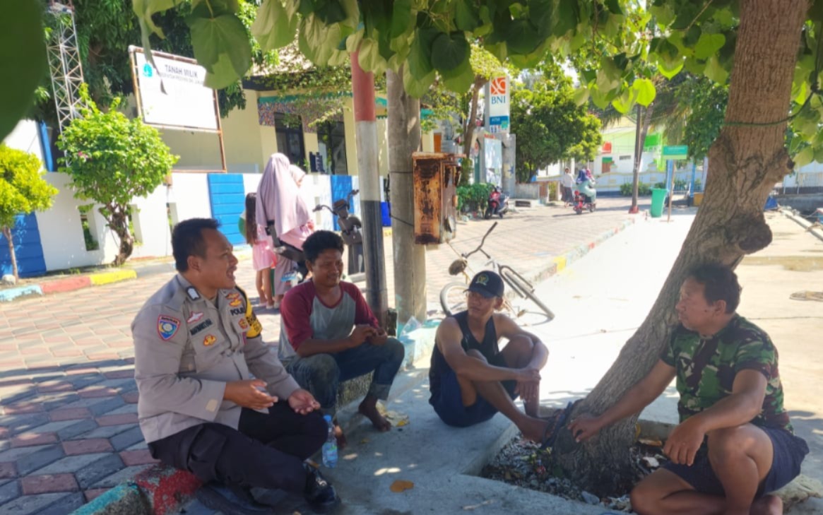 Bhabinkamtibmas Pulau Pramuka Sambang Tokoh Warga, Ajak Bersama Jaga Keamanan Wilayah