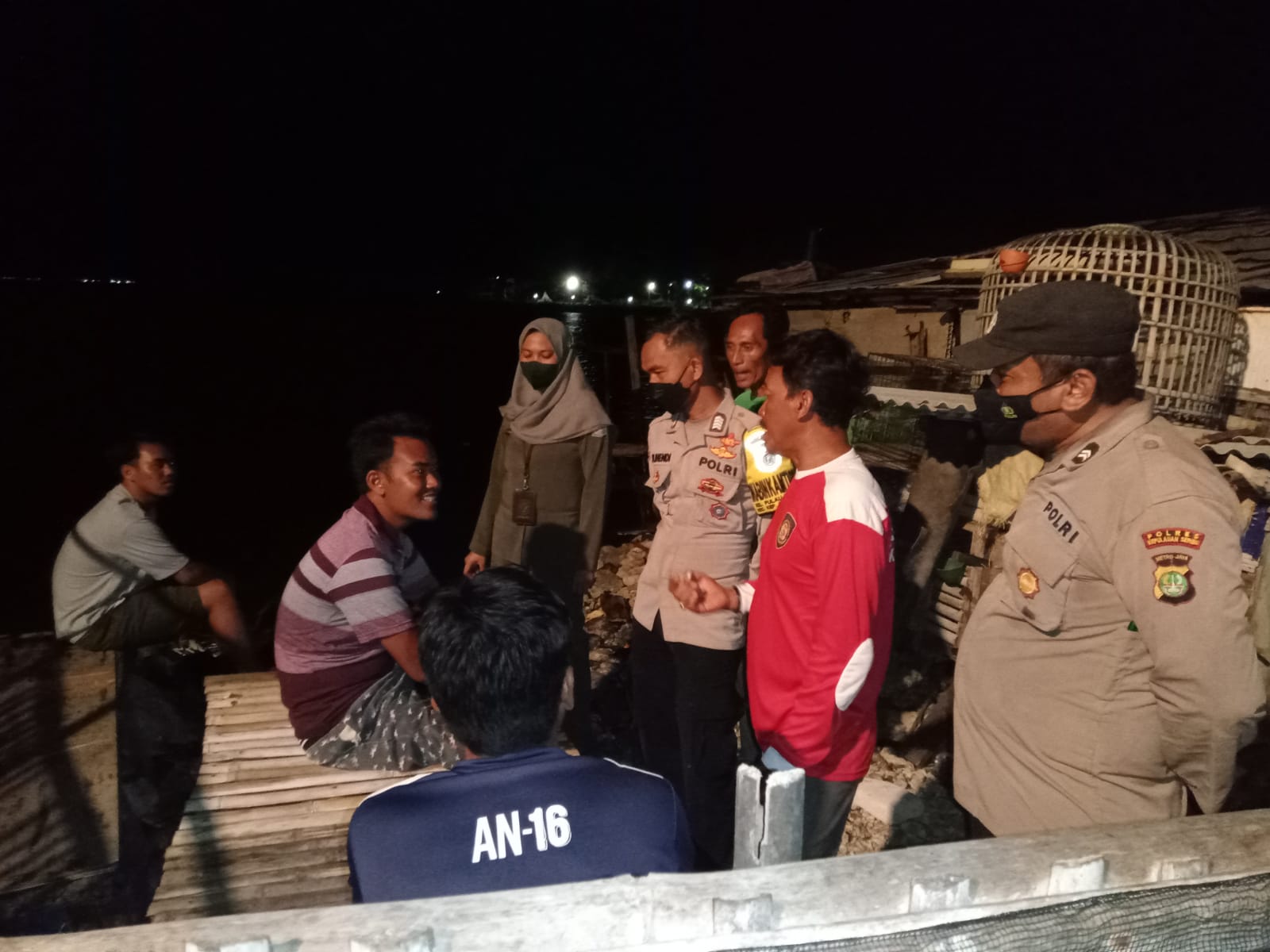 Cegah Kerawanan Di Malam Hari, Polsek Kep. Seribu Utara Rutin Laksanakan Patroli Malam