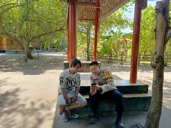 Bripka Khohim Chovivi Sambangi Pulau Pari, Ajak Masyarakat Manfaatkan Layanan Call Centre Polri 110 dan Super App