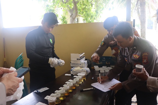 Kapolres Kepulauan Seribu dan Pejabat Utama Tes Urine, Seluruhnya Negatif Narkoba