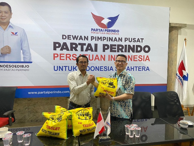 Peduli Gempa Cianjur, Partai Perindo Bagikan Ratusan Paket Sembako