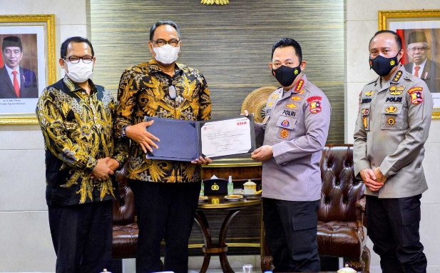 Terima Sertifikat CSFA dari BPK, Kapolri Ingin Personel Polisi Miliki Kemampuan Auditor