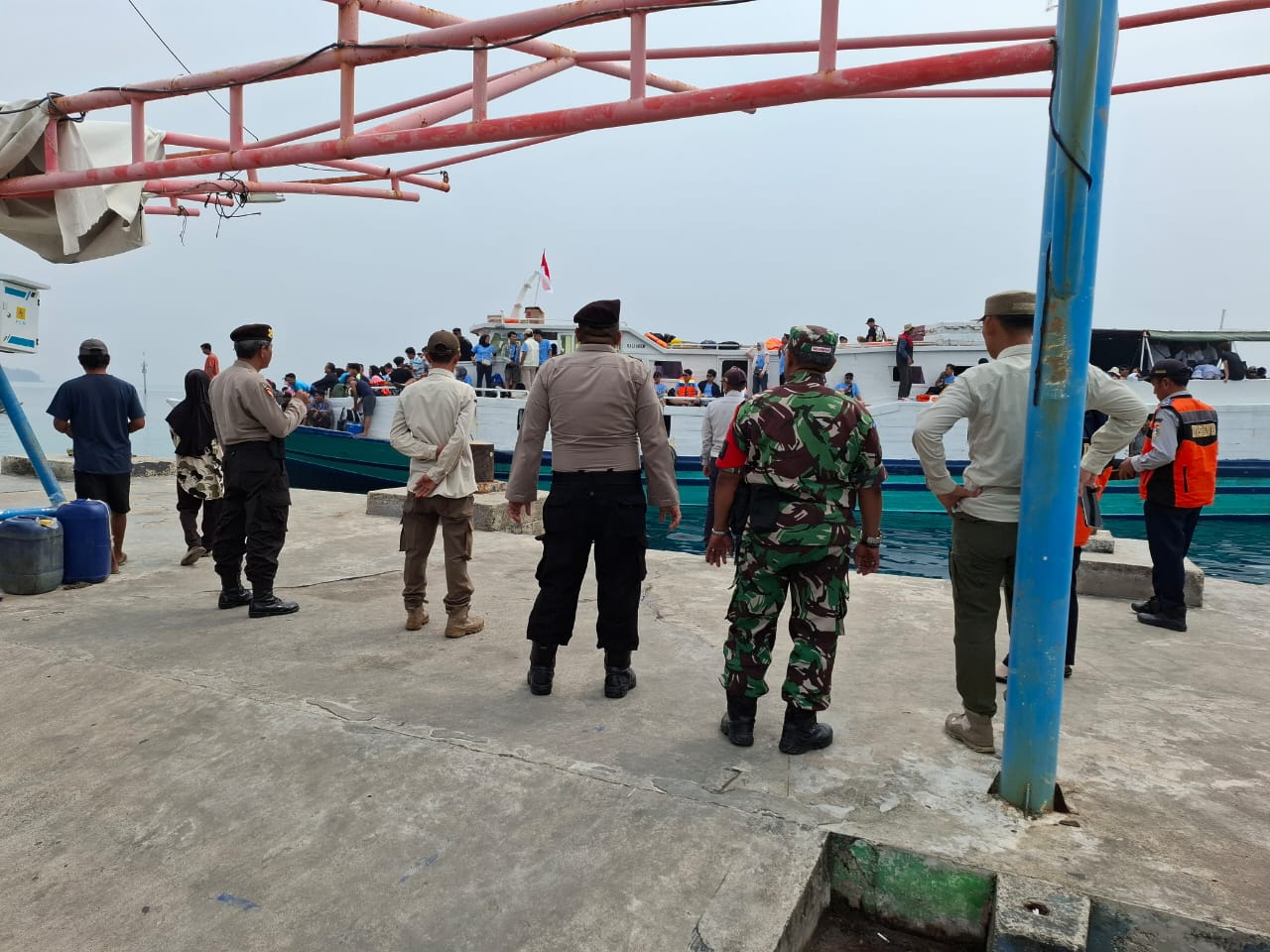 Polsek Kepulauan Seribu Utara Gelar Pengamanan di Dermaga Pulau Harapan, Antisipasi Narkoba dan Miras