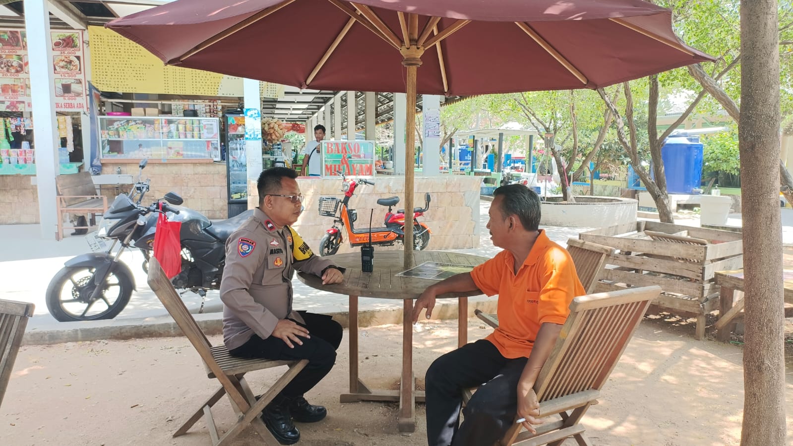Bhabinkamtibmas Pulau Untung Jawa Ajak Tokoh Masyarakat Jaga Keamanan Bersama