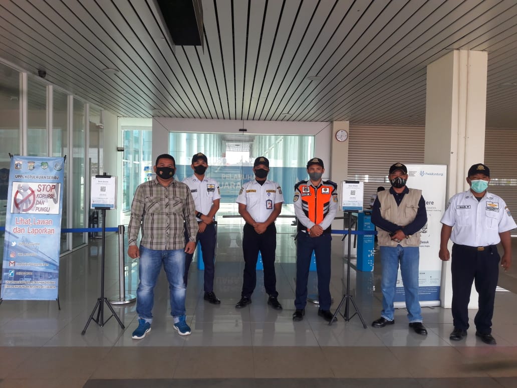 66 Penumpang Scan PeduliLindungi, Polres Kep. Seribu Gelar Pengawasan Prokes Ketat di Dermaga Kali Adem