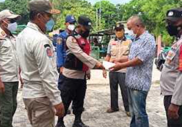 Polres Kep Seribu Sampaikan Himbauan ProKes dan Bagikan 1.100 Masker