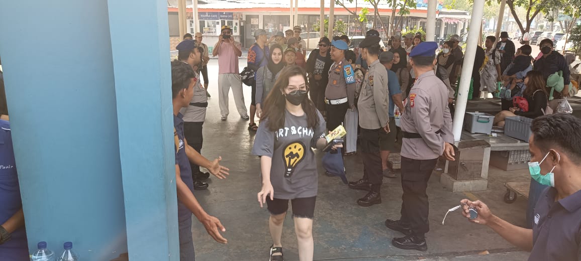 Polres Kepulauan Seribu Jaga Keamanan Keberangkatan Warga dan Wisatawan di Dermaga 16 dan 17 Marina Ancol