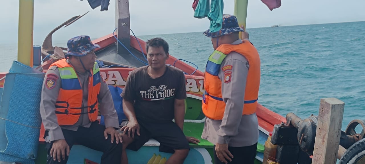 Sambang Humanis di Pulau Lancang, Bhabinkamtibmas Ajak Warga Jaga Kamtibmas Selama Ops Lilin 2025