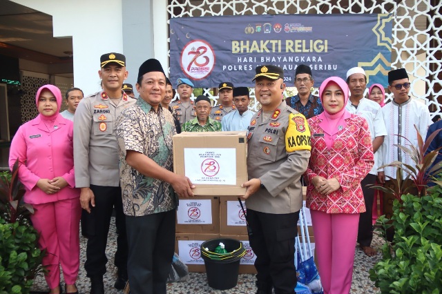Polres Kepulauan Seribu Gelar Bakti Religi dan Bakti Sosial di Pulau Untung Jawa dalam Rangka Hari Bhayangkara ke-78