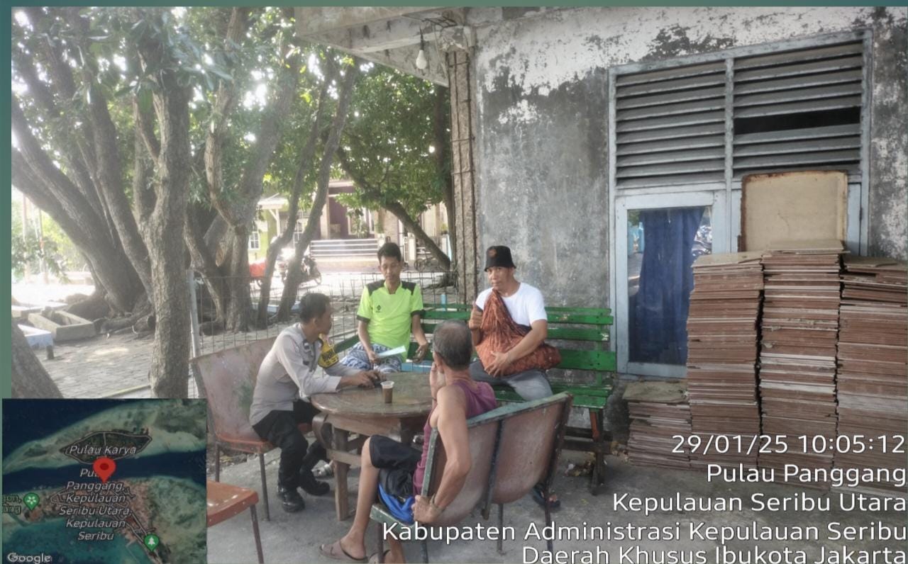 Bhabinkamtibmas Pulau Panggang Aipda Suhendi Sambangi Warga, Ajak Jaga Kamtibmas dan Waspadai Dampak Buruk Judi Online