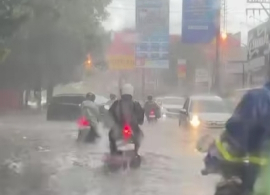 Banjir Jakarta Mulai Mereda, Puluhan Warga Masih Mengungsi