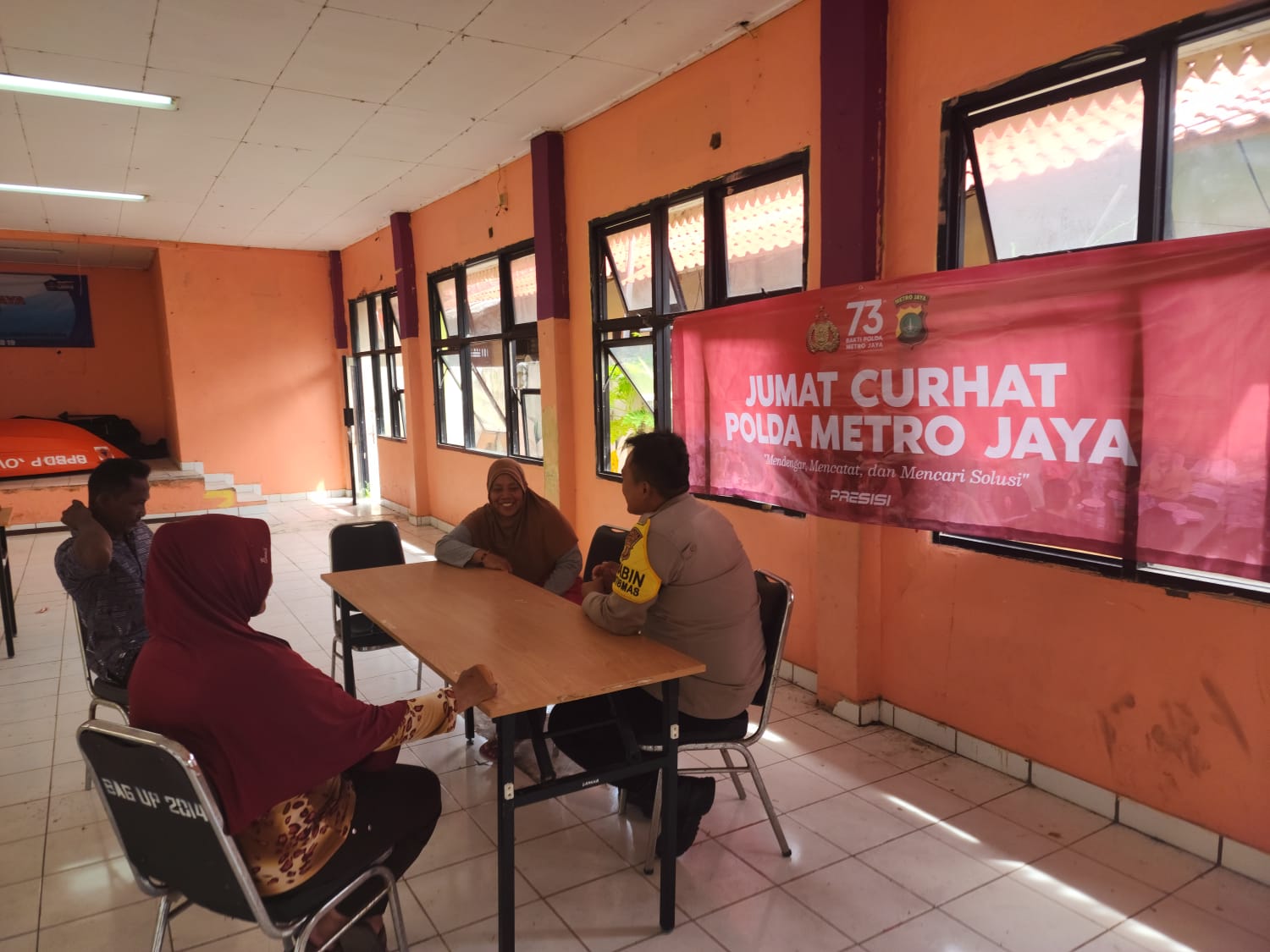 Bhabinkamtibmas Pulau Pramuka Dengarkan Curhat Warga Melalui Giat Jumat Curhat