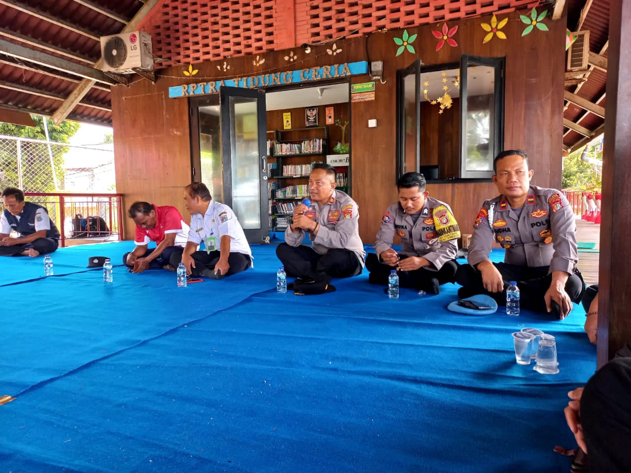 Jalin Sinergitas, Kapolsek Kepulauan Seribu Selatan Tatap Muka dengan Warga Masyarakat