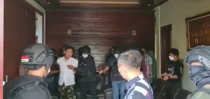 Meski Telah Ditangkap, POLRI Belum Menetapkan Munarman Sebagai Tersangka