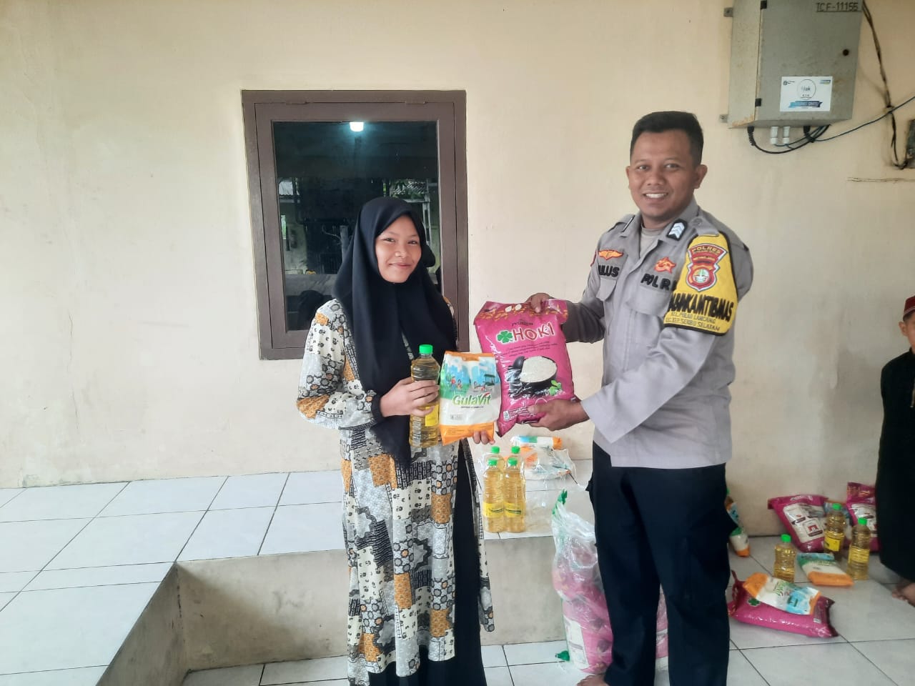 Bhabinkamtibmas Pulau Lancang Gelar Santunan untuk 25 Anak Yatim/Piatu