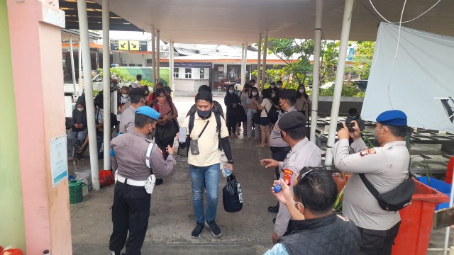 Imbau Selalu Terapkan Prokes, 199  Penumpang dapat Pelayanan Pengamanan dari Polres Kep. Seribu
