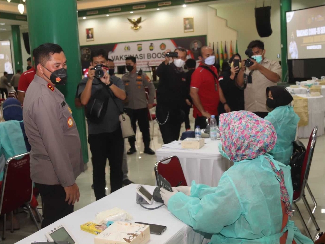 Polda Metro Jaya Konsisten Melayani Vaksinasi Hingga ke Tingkat RW