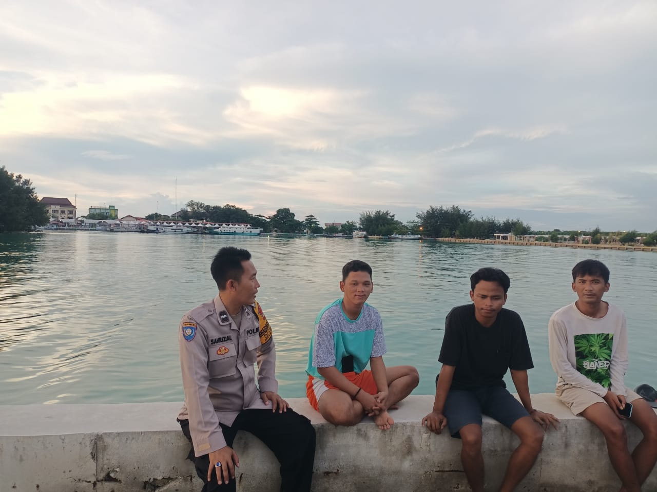 Bhabinkamtibmas Pulau Kelapa Himbau Warga Jaga Kondusifitas Pasca Pemilu 2024 dan Menyambut Bulan Ramadan dengan Keberkahan